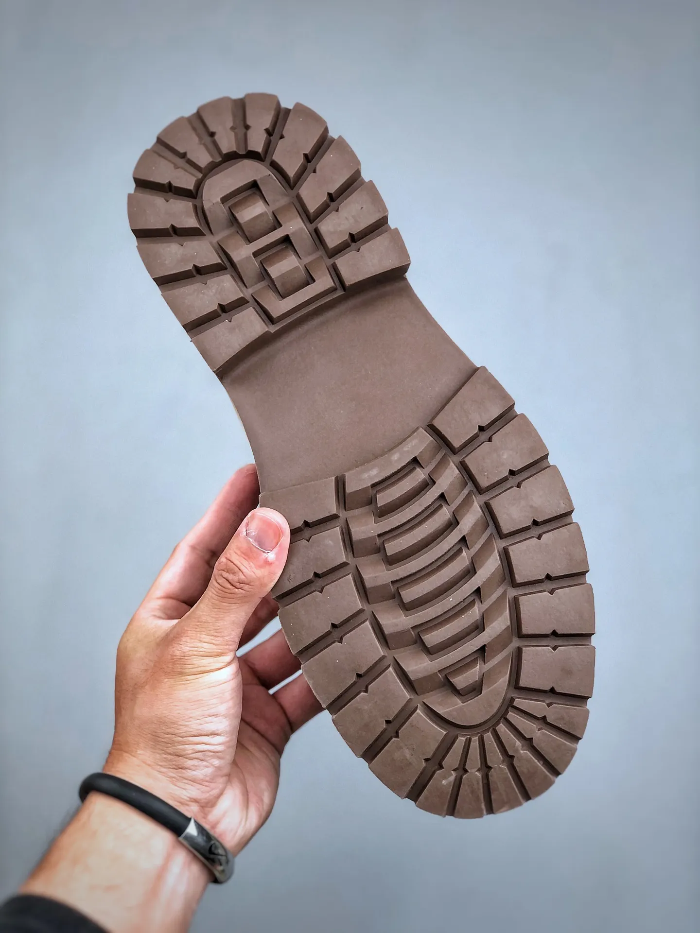 Local 💰560 core recommendation, good price, new goods 🚀Timberland Timberland/Timberland outdoor high-top casual rhubarb boots series #Guangdong Dachang quality original box original packaging #25ss new fashion trend matching The fabric is made of Italian 🇮🇹 top frosted fine-grained cowhide with anti-odor and anti-corrosion genuine leather latex insoles. The outsole and hardware are all made from OEM raw materials. The same process as the original Goodyear never-opening process Good products do not kill pigs. The quality of the first order is strictly controlled. Exclusively released on the entire network. The quality is beyond doubt. The whole set of official website unified packaging gives you a perfect wearing experience. The quality is exquisite and durable. A must-have for sportsmen. Specially designed to prevent handsomeness. High-quality and first-class foot feel. This winter, it is specially used for cold protection and outdoor use. Daily casual matching. Size: 39 40 41 42 43 44 (leather shoe size)